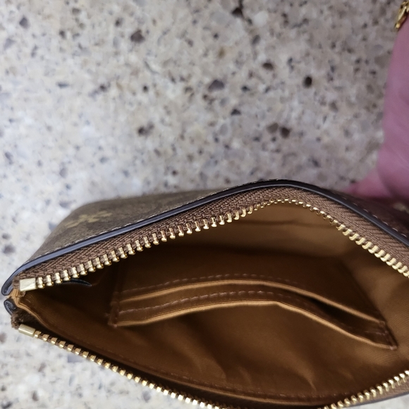 COACH Corner Zip Wristlet In Signature Canvas With Snowflake NWOT - Picture 5 of 6